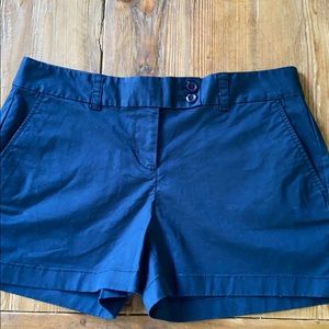 NWT Vineyard Vines navy shorts in a size 6